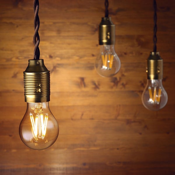 Dekorativer Teppich mit Fransen und Muster in Nahaufnahme