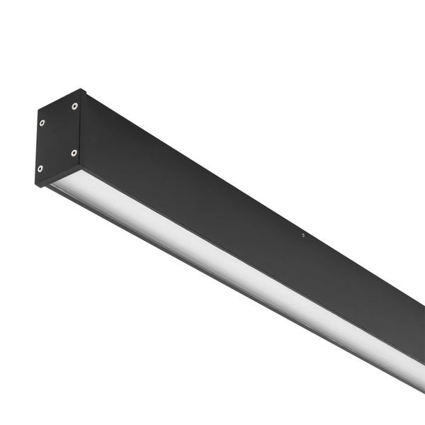 LED-Linearleuchte aus schwarzem Metall mit weißem Diffusor.