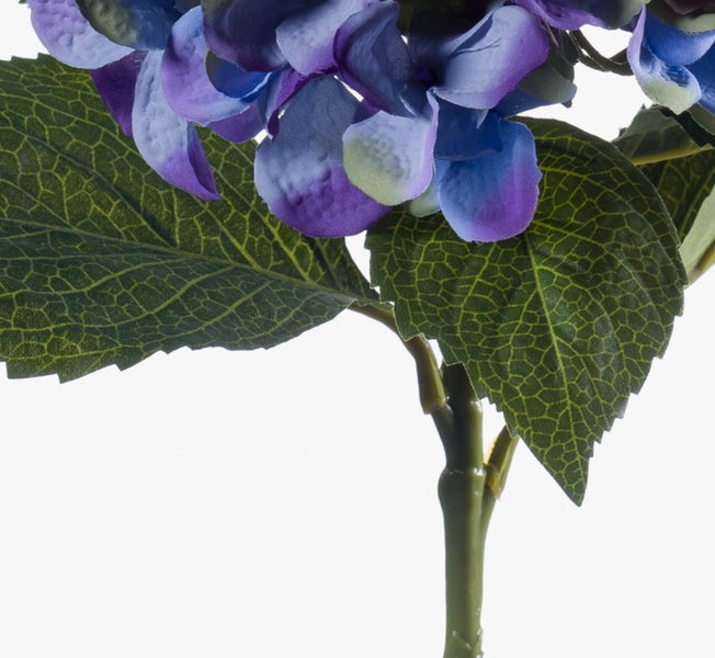 Künstliche Hortensie mit detailgetreuen lila-blauen Blüten und grünen Blättern.