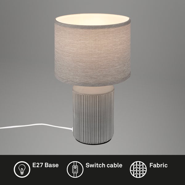 Tischleuchte mit zylindrischem Stoffschirm und geriffeltem Sockel, E27 Fassung, Schnurschalter, Textil.