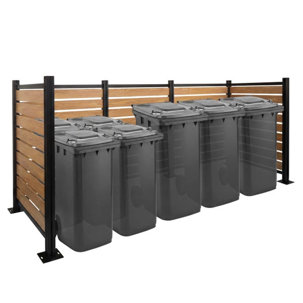 Mülltonnenverkleidung aus Holzlamellen und schwarzen Metallpfosten mit fünf grauen Mülltonnen.