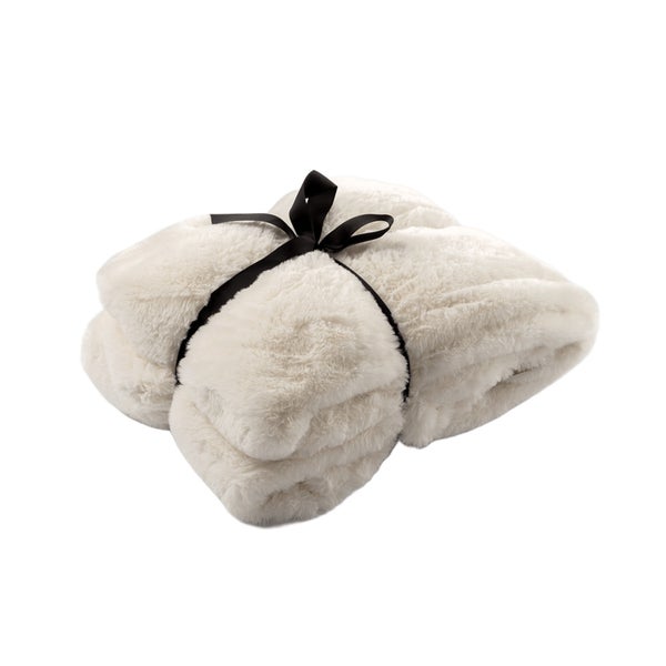 Zusammengefaltete Kuscheldecke mit Schleife