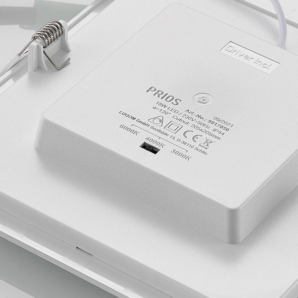 Rückseite eines LED-Einbaupanels von Prios, 18 Watt, Schalter für 3000 bis 6000 Kelvin, Schutzart IP44 und Befestigungsklammern.