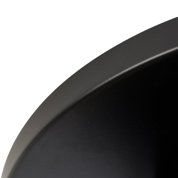 Detailaufnahme eines schwarzen Metallobjekts