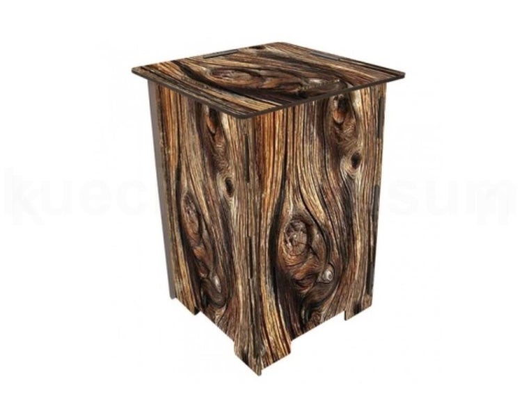 Quadratischer Beistelltisch oder Hocker mit markanter Holzoptik und Astlöchern