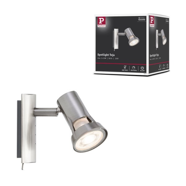 Zweiflügeliges Einfahrtstor aus Aluminium mit diagonalen Lamellen und vertikalen Paneelen zwischen zwei Pfosten.