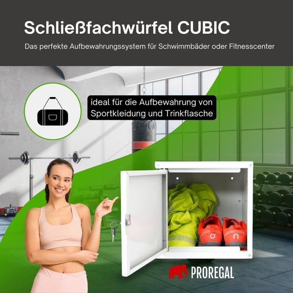 Offener Schließfachwürfel CUBIC aus Metall von Proregal in einem hellen Fitnessstudio zur Aufbewahrung von Sportbekleidung. Proregal Logo.
