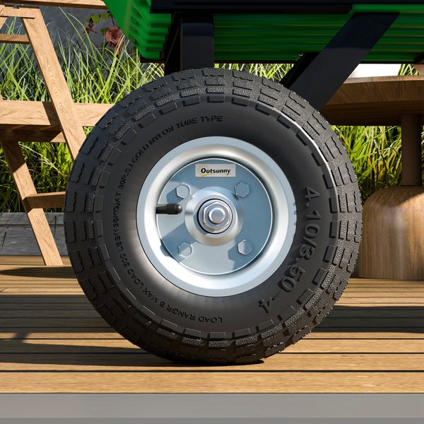 Luftrad für Gartenwagen mit Profilreifen, Metallfelge und Outsunny Logo auf einer Holzterrasse.