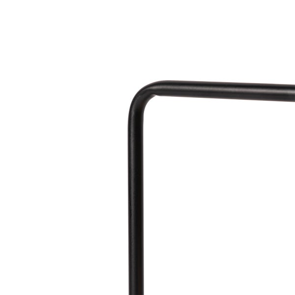 Detailaufnahme eines schwarzen Metallgestells