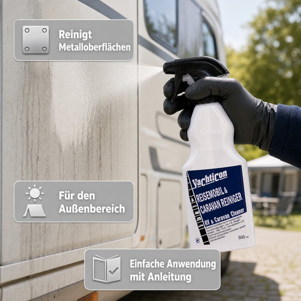 Eine Hand in einem schwarzen Handschuh hält eine Sprühflasche mit Yachticon Reisemobil und Caravan Reiniger vor einer Wohnmobil Seitenwand.