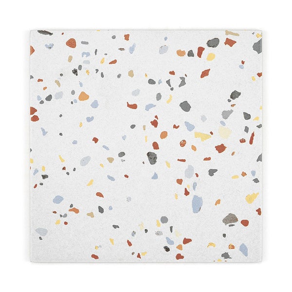 Quadratische Bodenfliese oder Wandfliese im Terrazzo Design mit verschiedenen Steinstrukturen in einer matten Oberfläche
