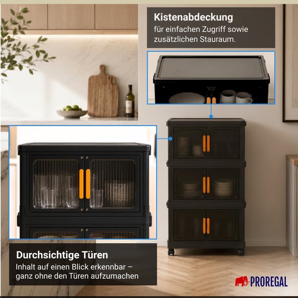Schwarzer Aufbewahrungsschrank mit drei Ebenen, transparenten Türen, orangefarbenen Griffen und Rollen in einer hellen Küche. Proregal Logo.
