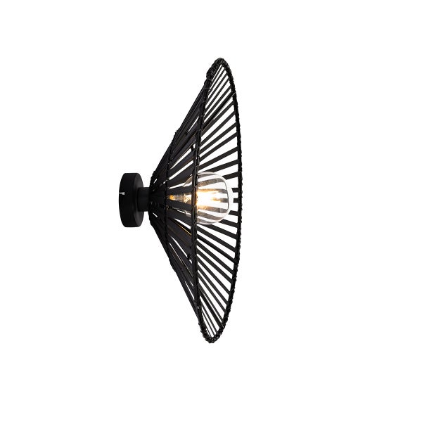 Schwarze Wandleuchte mit Lampenschirm aus Bambus und Glühbirne