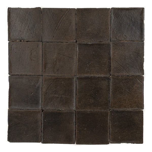 Quadratische Fliesen mit rustikaler Oberfläche im Verbund