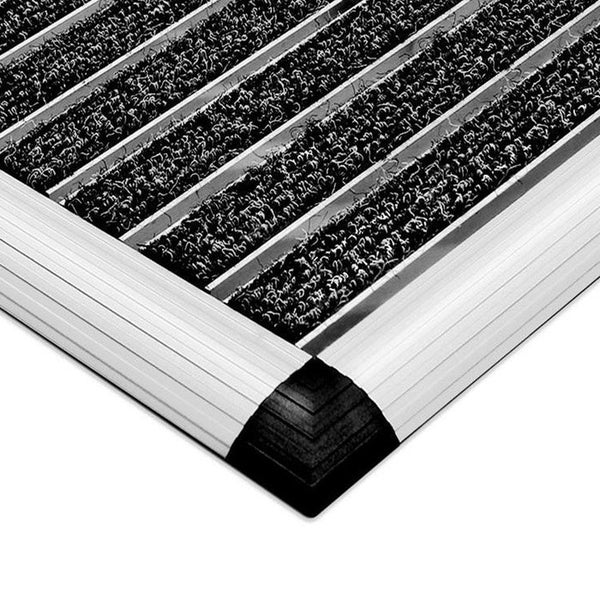 Fußmatte mit Aluminiumprofilen und Rips-Einlagen, Nahaufnahme einer Ecke.