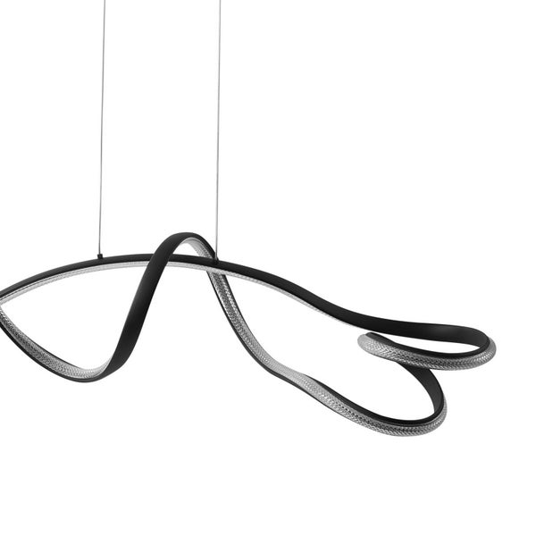 Moderne LED-Pendelleuchte im Wellendesign mit schwarzer Außenseite und strukturierter Innenseite, an dünnen Kabeln aufgehängt.