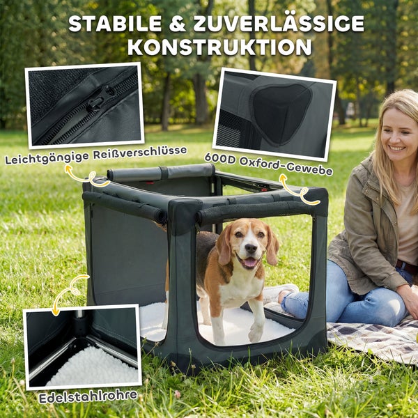 Hundetransportbox aus grauem Oxford-Gewebe mit Edelstahlrohren und Reißverschluss, ein Beagle steht in der Box auf einer Wiese.