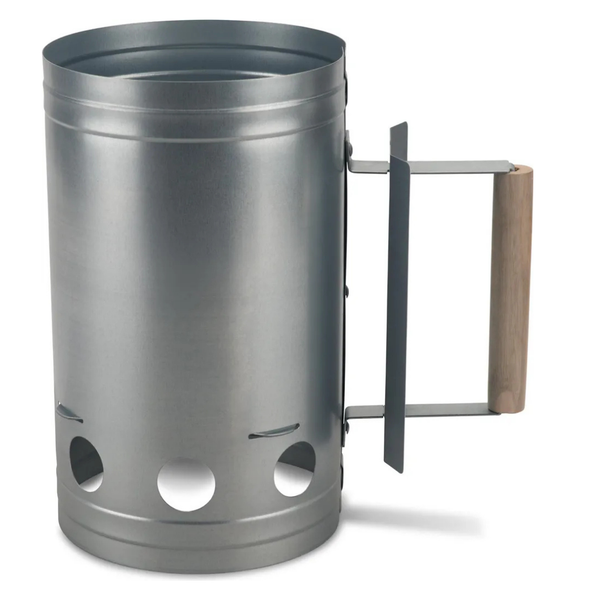 Anzündkamin aus Metall mit Holzgriff und Hitzeschutzblech.