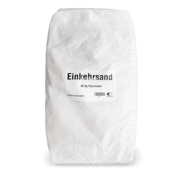 Einkehrsand im 25 Kilogramm Papiersack zur Verfüllung von Pflasterfugen.