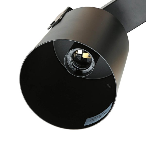 Nahaufnahme einer schwarzen Deckenleuchte mit E27 Fassung.