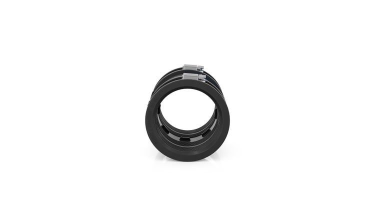 Flexible Rohrkupplung aus schwarzem Gummi mit zwei Edelstahlschellen zur Verbindung von Rohren.