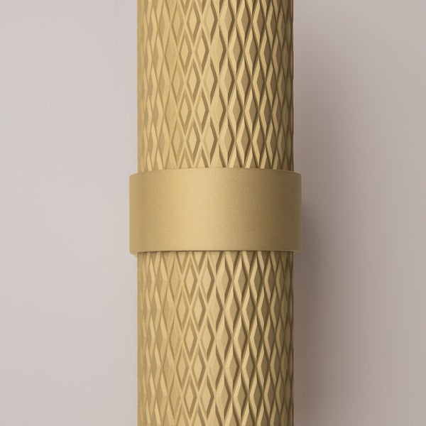 Dekorative goldfarbene Säule mit Rautenmuster