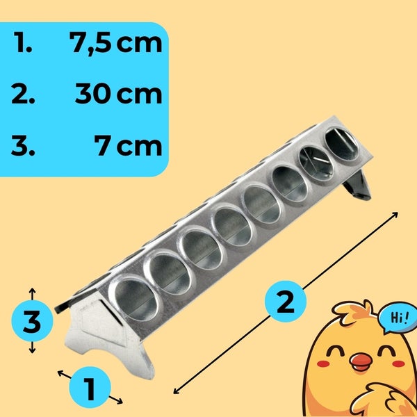 Abmessungen einer Hühnerfutterraufe aus Metall: 7,5 cm breit, 30 cm lang und 7 cm hoch.