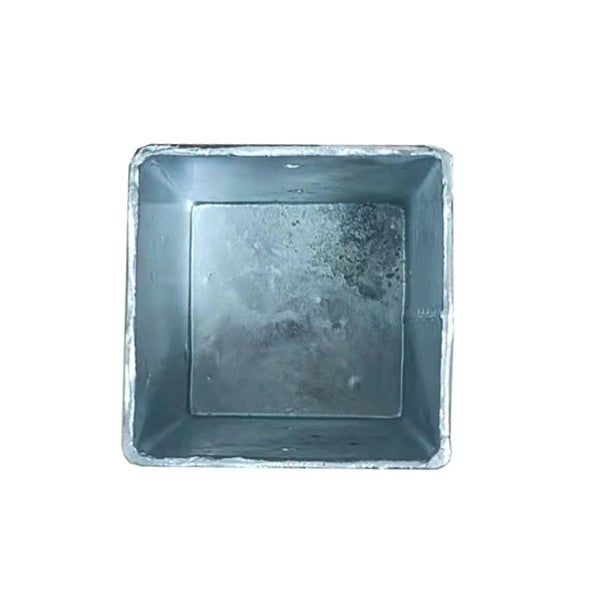 Quadratischer Pflanzkasten aus Metall