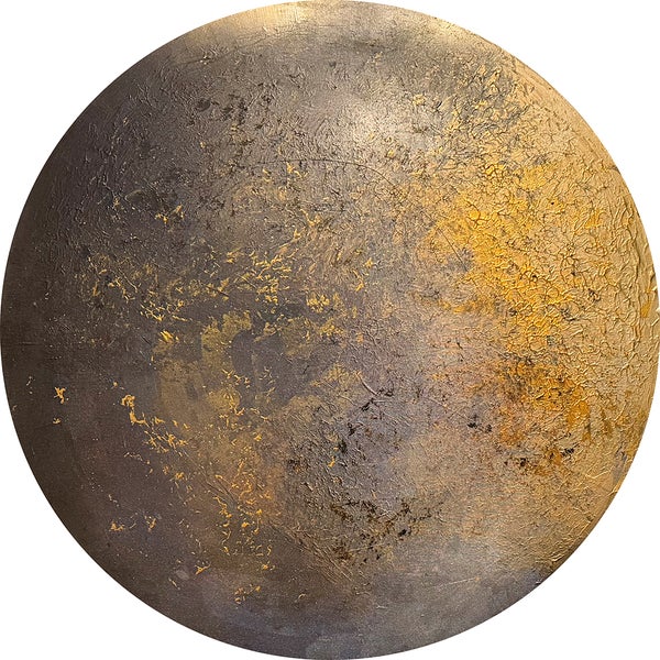 Rundes Wandbild mit strukturierter Oberfläche in Metall-Optik und goldfarbenen Akzenten.