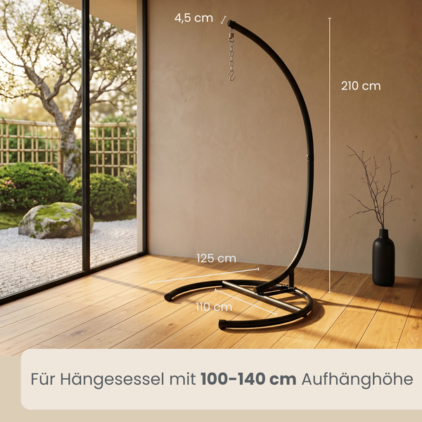Schwarzes Metall-Hängesesselgestell: Höhe 210 Zentimeter, Tiefe 125 Zentimeter, Breite 110 Zentimeter, Rohrdurchmesser 4,5 Zentimeter.