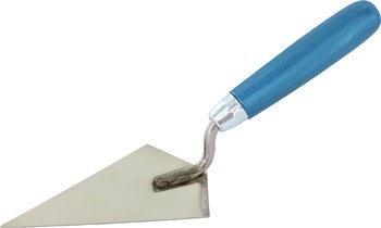 Eine klassische Maurerkelle mit einem Metallblatt und einem ergonomischen Griff für präzise Arbeiten beim Verputzen und Mauern.