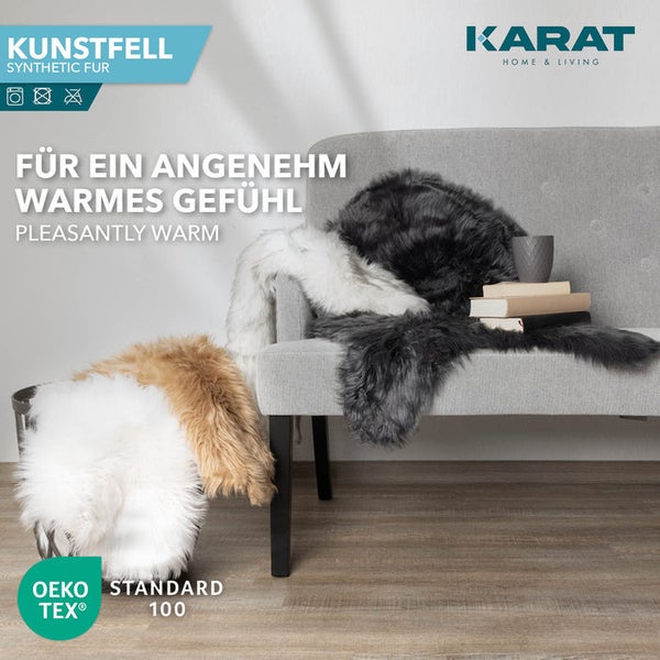 Karat Kunstfelle in verschiedenen Farben auf einer Sitzbank und in einem Korb, nach OEKO-TEX Standard 100 auf Schadstoffe geprüft.
