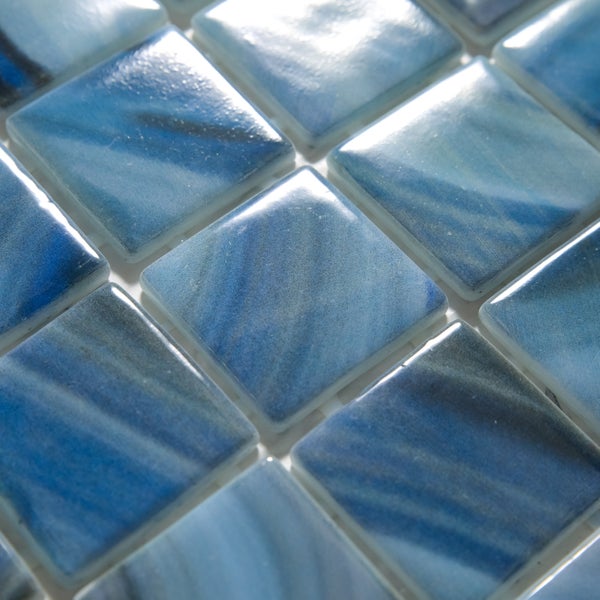 Mosaikfliesenmuster, quadratische blaue Glasfliesen