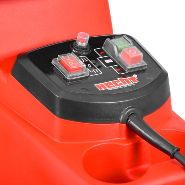 Detailansicht der Bedienelemente eines Gartengeräts mit Schaltern und Hecht Logo