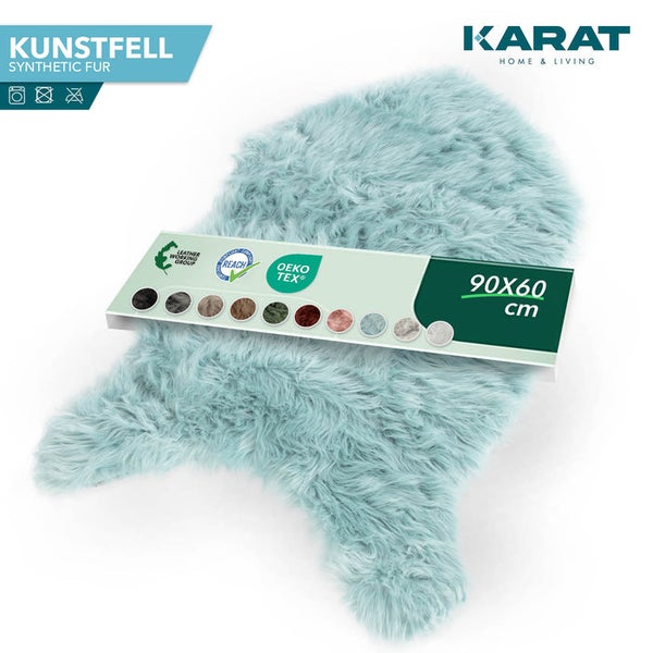 Karat Home und Living Logo, Kunstfell 90 mal 60 Zentimeter mit Oeko-Tex Siegel, Leather Working Group Logo und Hinweisen zur Wäsche.