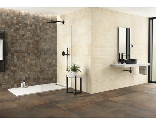 Modernes Badezimmer mit Dusche, Waschtisch und dunklen Bodenfliesen