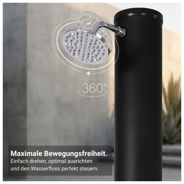 Schwenkbarer Duschkopf einer Solardusche mit 360 Grad Drehgelenk für maximale Bewegungsfreiheit im Außenbereich.
