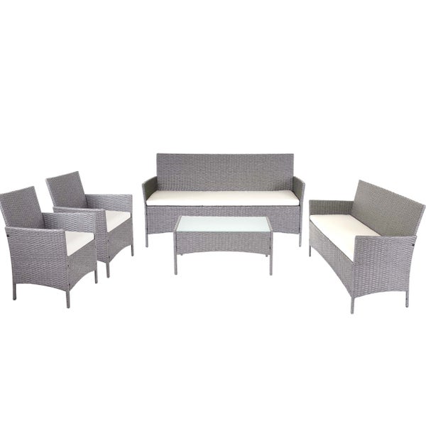 Gartenmöbel-Set aus Polyrattan bestehend aus zwei Sofas, zwei Sesseln inklusive Sitzkissen und einem Couchtisch mit Glasplatte.