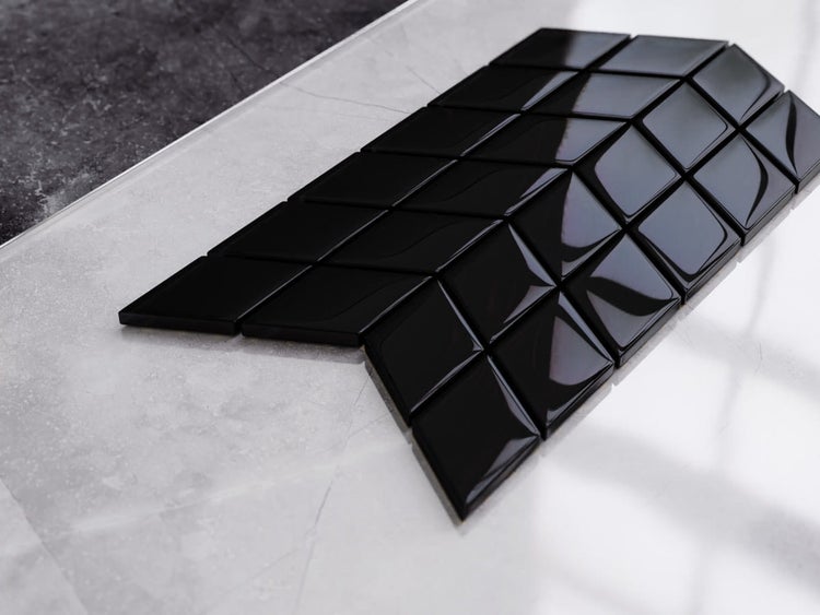 Glasmosaik auf Netz für Bad und Küche 17.2cm x 29.8cm - Mini Black Chevron