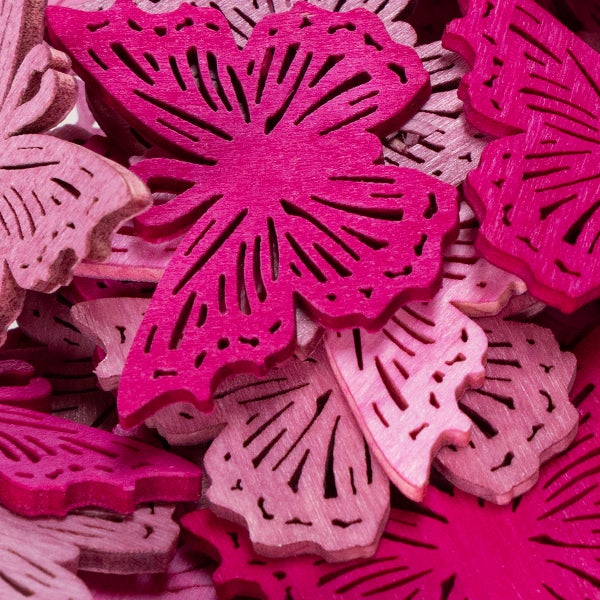 Dekorative Holzschmetterlinge mit Aussparungen