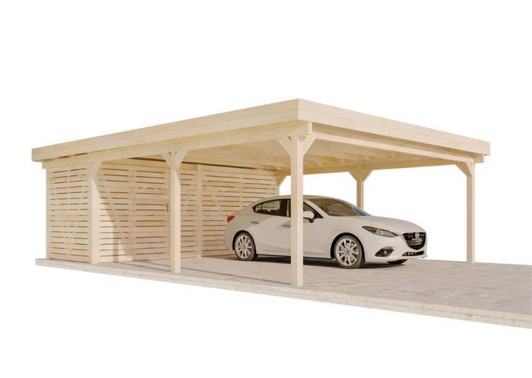 Carport aus hellem Massivholz mit Flachdach und Lamellenwänden, ein weißer PKW steht unter dem Unterstand.