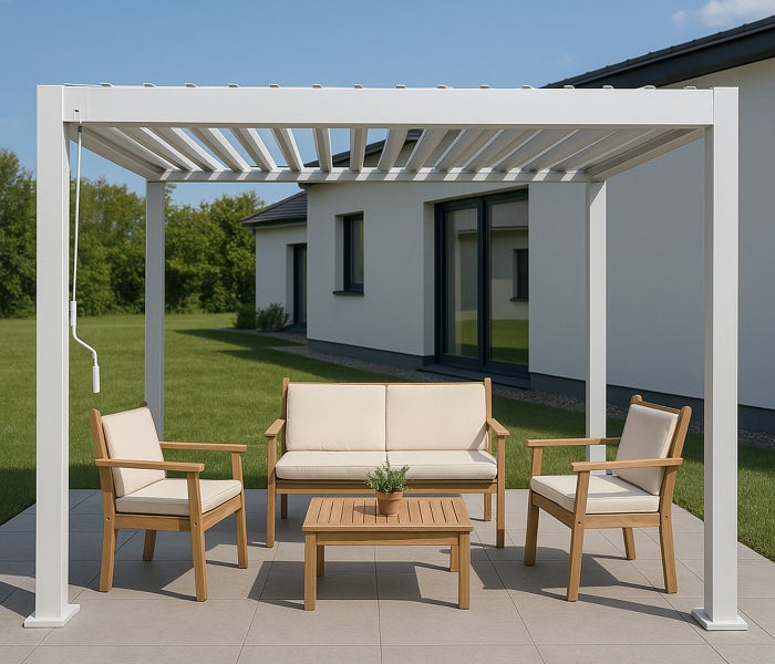 Pergola mit Lamellendach und Gartenmöbeln auf einer Terrasse