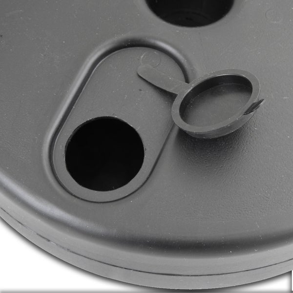 Spielplatz mit Rutsche, Schaukeln, Kletterwand und Kletterleiter aus Holz