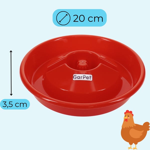Rote GarPet Hühnertränke mit einem Durchmesser von 20 cm und einer Höhe von 3,5 cm.