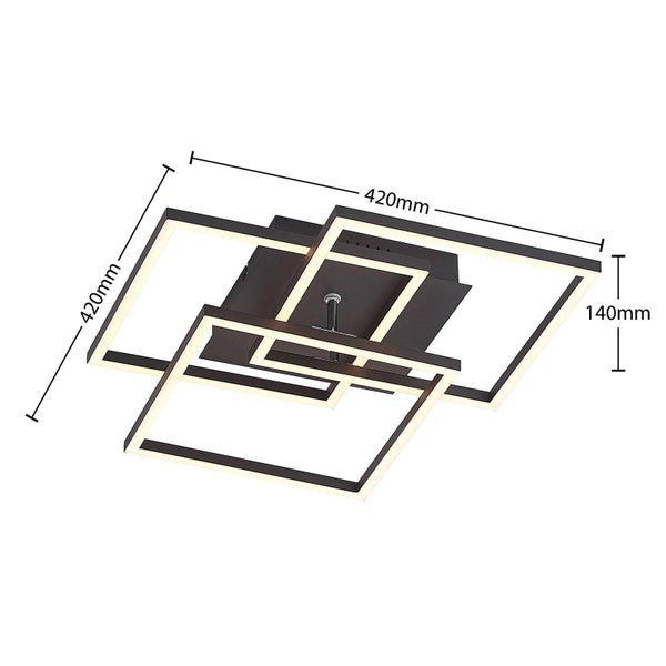 LED-Deckenleuchte bestehend aus drei überlappenden quadratischen Rahmen, Maße 420 Millimeter mal 420 Millimeter mal 140 Millimeter.