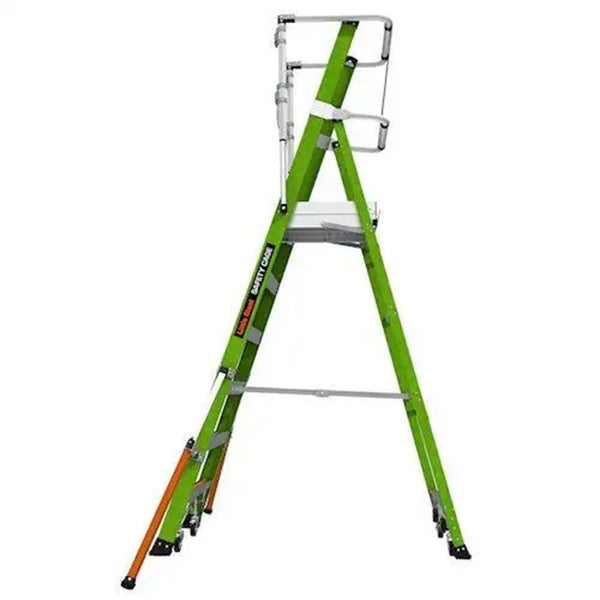 Little Giant Safety Cage Stehleiter aus Glasfaser mit Plattform und umlaufendem Geländer für sicheres Arbeiten.
