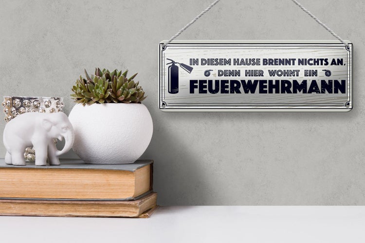 Blechschild Spruch 27x10cm In diesem Hause brennt nichts an