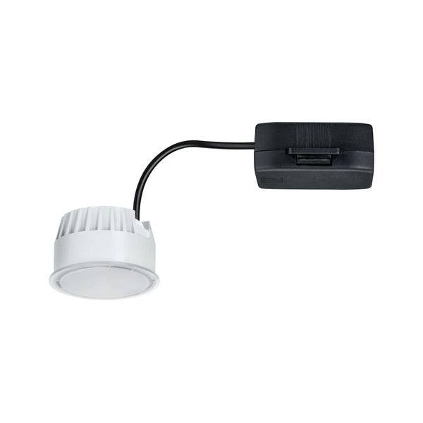 Doppeltor aus Aluminium mit horizontalen Lamellen vor einem Wohnhaus