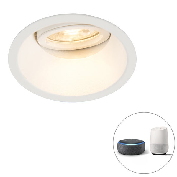 Schwenkbarer Einbaustrahler mit Smart-Home-Kompatibilität für Sprachsteuerung über Lautsprecher.