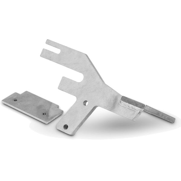 Metallwerkzeug mit Öffnungen und Befestigungsplatte